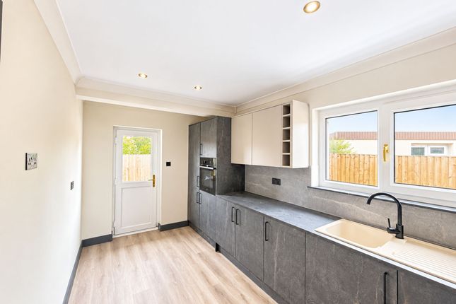 30 Plum Tree Way, Scunthorpe photo 3