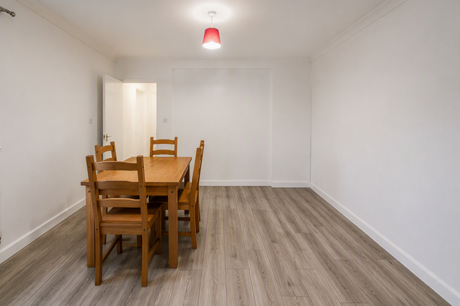 5a Dene Avenue, Hounslow photo 3