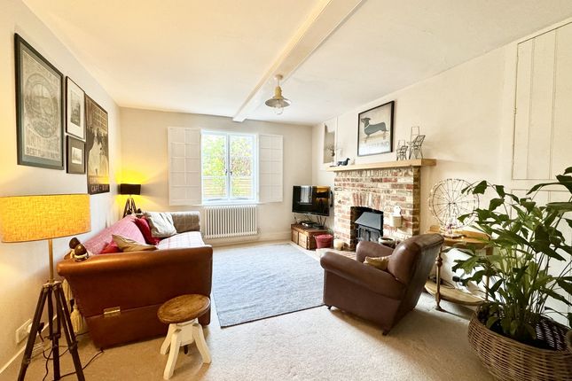 Flat Chestnut Cottage, 44, Shide Road, Newport photo 3