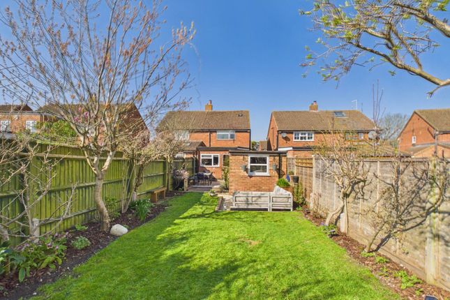 39, Carrington Crescent, Aylesbury photo 2
