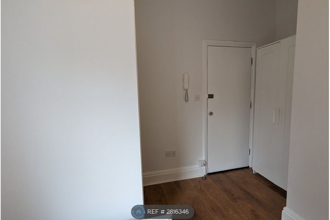 Flat   Raleigh Road, London photo 3