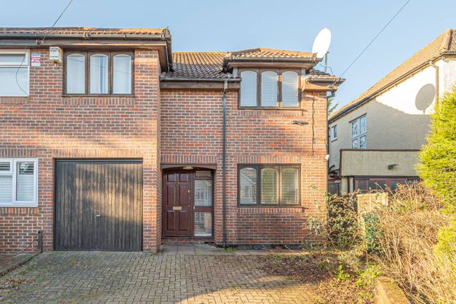 Thumbnail Semi-detached house to rent in Monks Avenue, Barnet