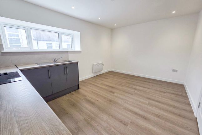 Flat A, 32, Cardiff Road, Caerphilly photo 4