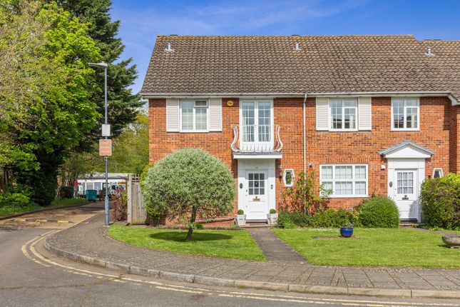 Thumbnail Property for sale in St Lawrence Close, Edgware