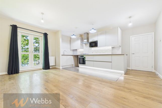 7, Glovers Hill Court, Rugeley photo 2