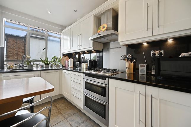 24 Harrow Lodge, St. John's Wood Road, London photo 3