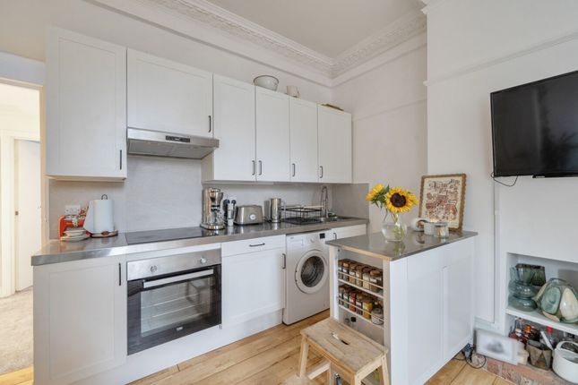 First Floor Flat, 221 Archway Road, London photo 3