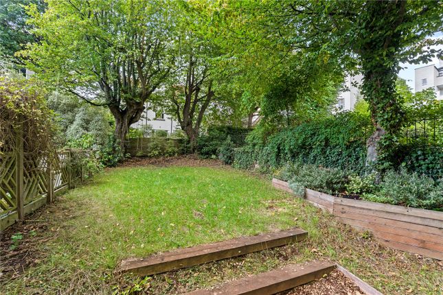 Basement Flat, 4, Codrington Place, Somerset photo 4