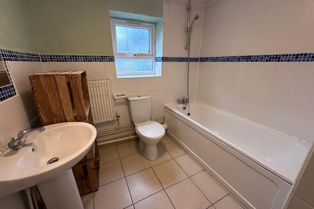 First Floor Flat 62, Flaxman Road, London photo 4