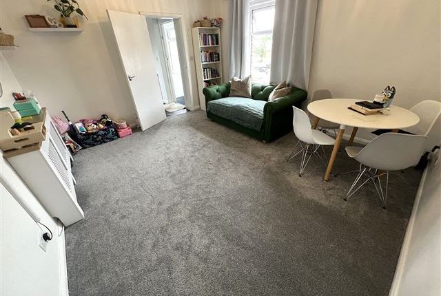 The Flat, 244 London Road, Waterlooville photo 3