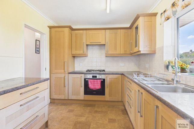5 Hughes Close, Bognor Regis photo 3