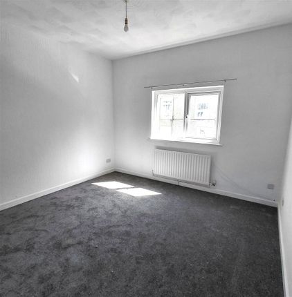 Flat 3, Pembroke Dock photo 3