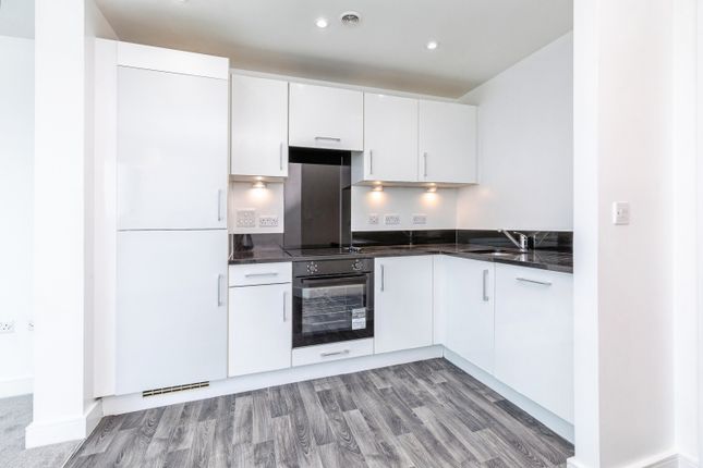 Apartment 25, Marina Point East, Dock Head Road, Chatham photo 4