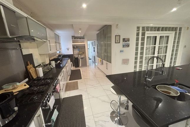 42, Kings Drive, Edgware photo 3