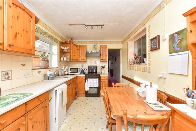 Fairview Avenue Wigmore, Gillingham photo 4