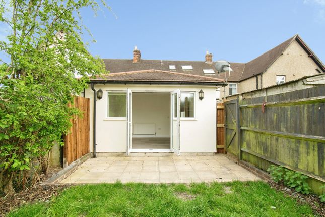 1-bed house on 102B,, Chaldon Road, Surrey, £225,000