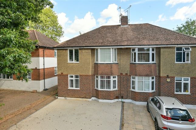 2-bed flat on Kingsley Grove, Reigate, £325,000