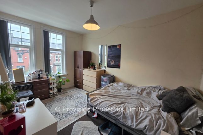 11, Brudenell Avenue, Hyde Park photo 4