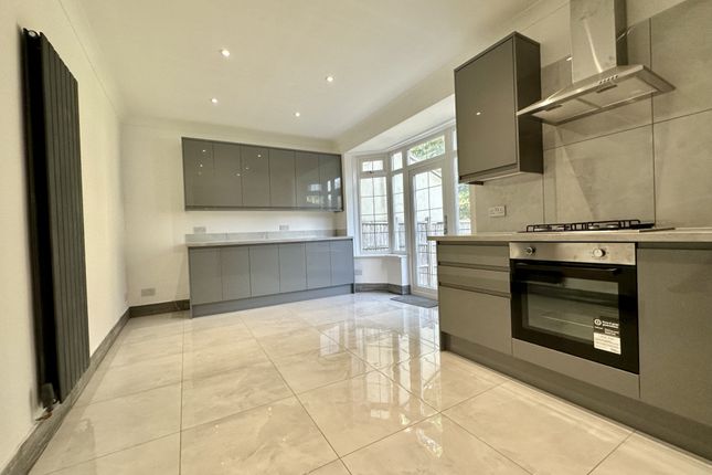 180, Moordown, London photo 5