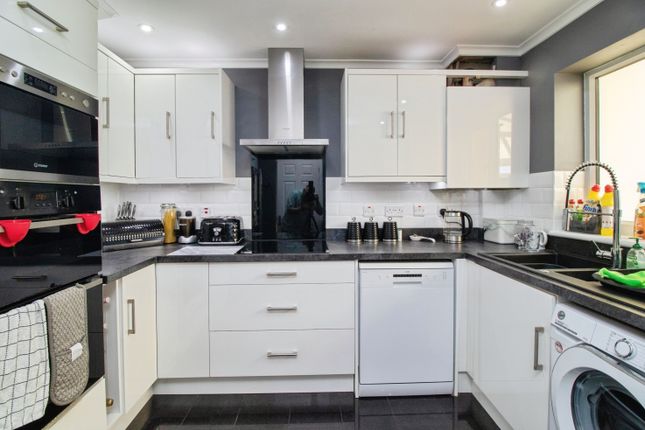 14, New England Crescent, Southend-on-Sea photo 2