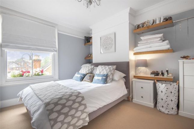 Flat to rent in Cooper Road, Guildford