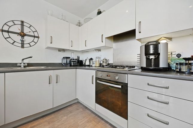 Flat 4 Lucerne Apartments, 91, Hilltop Avenue, London photo 5