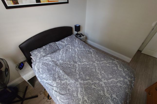 Flat 1,2 , Linden Road, Bedford photo 4