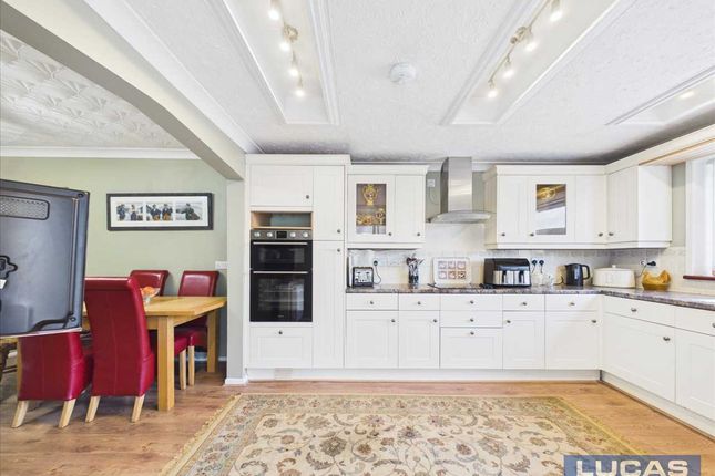15, Garth Drive, Gaerwen photo 4
