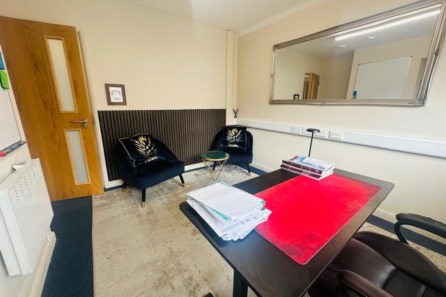 583, cranbrook road , Ilford photo 2