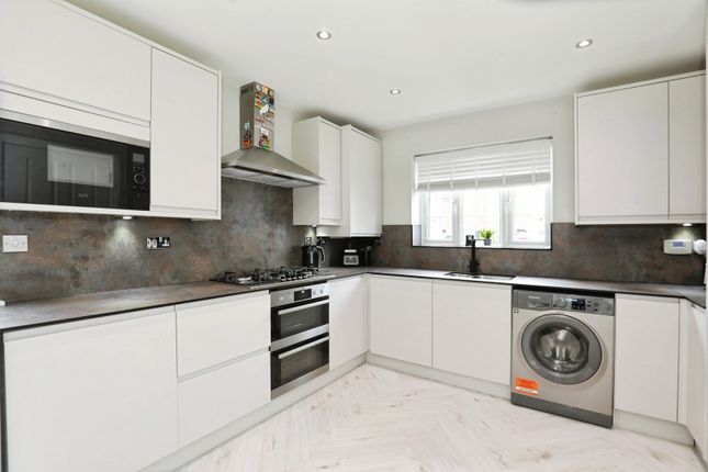 42, Alfred King Close, Crewe photo 4