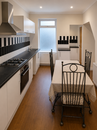 13, Russell Rise, Luton photo 4