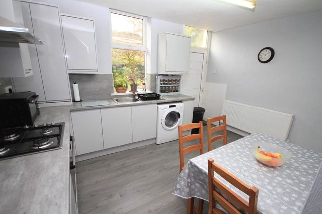 70, Wharncliffe Drive, Bradford photo 3