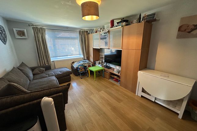10, Heron Close, Ascot photo 3