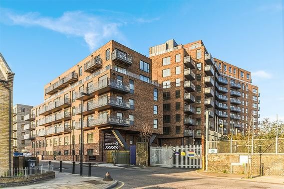 Thumbnail Flat to rent in City View Point, Leven Road, London