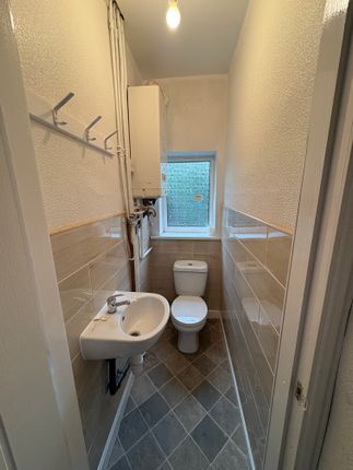 4, Carr Bottom Avenue, Bradford photo 4