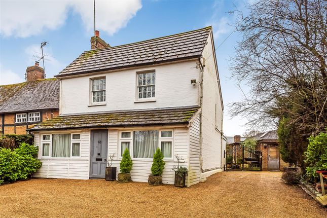 Thumbnail End terrace house for sale in Tanhouse Road, Oxted