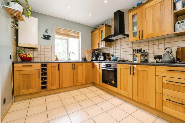 448, Lonsdale Avenue, London photo 3