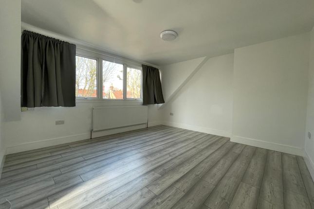 Cumberland Road, Hanwell photo 5