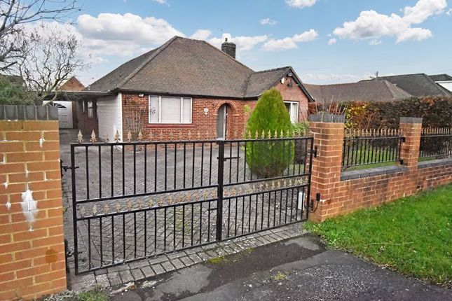 Thumbnail Bungalow to rent in Highlands Road, Basingstoke