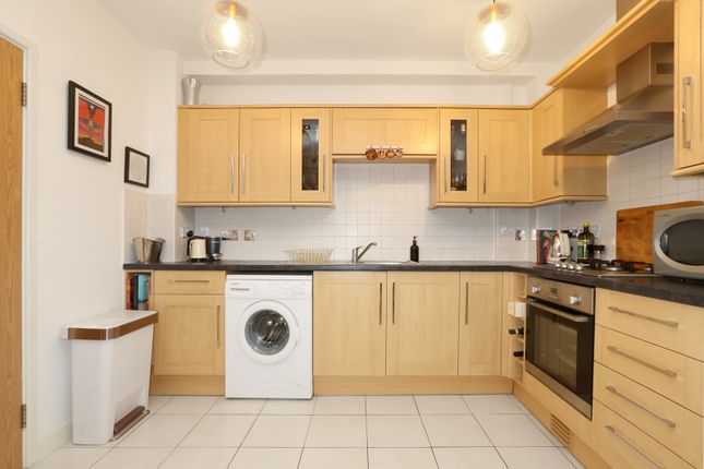 Flat 2 Kiran Apartments 7A, Chicksand Street, London photo 4