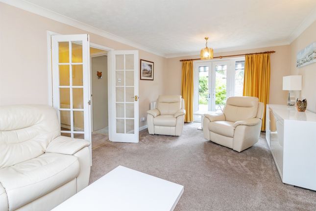 11, Orchard Way, Newport Pagnell photo 3