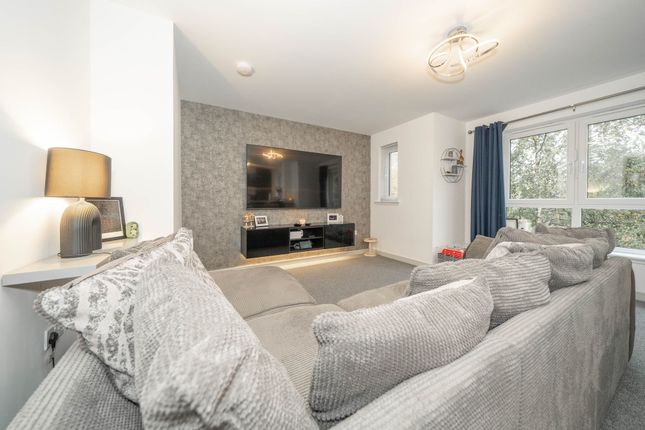 14 Kaims Crescent, Livingston photo 4