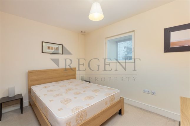 Flat 11, 11 Wealden House, Capulet Square, London photo 4