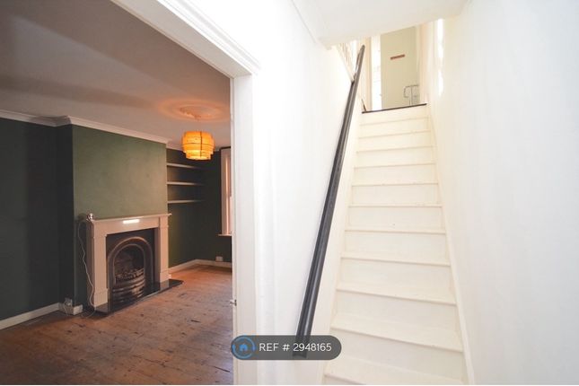 Denzil Road, Guildford photo 4