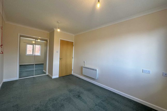 Flat for sale in Fairacres Road, Didcot