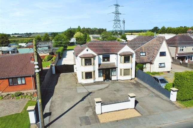 Detached house for sale in Nearly 4, 000 Sqft With Large Outbuilding, Nuneaton Road, Bulkington