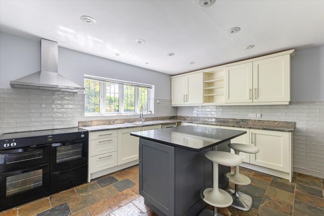 Morella Close, Virginia Water photo 2