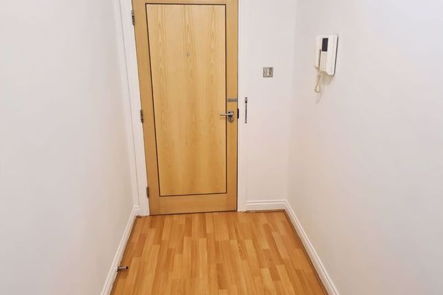 Flat for sale in Mayfair Court, Stonegrove, Edgware, Middlesex