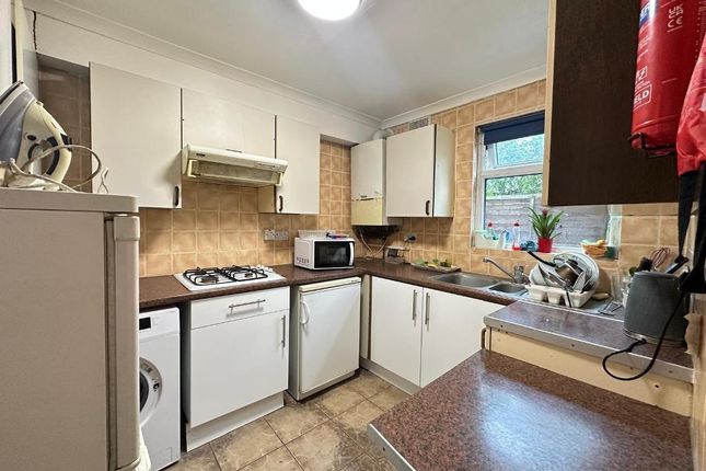 2, Begonia Walk, London photo 4