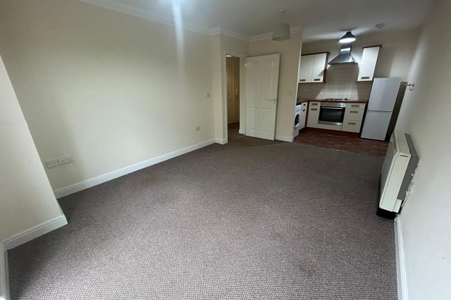 Flat to rent in Edith Mills Close, Neath
